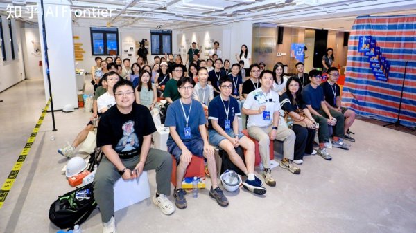 牛博士 知乎AI脱口秀在沪举行，将启动“AI先行者计划”