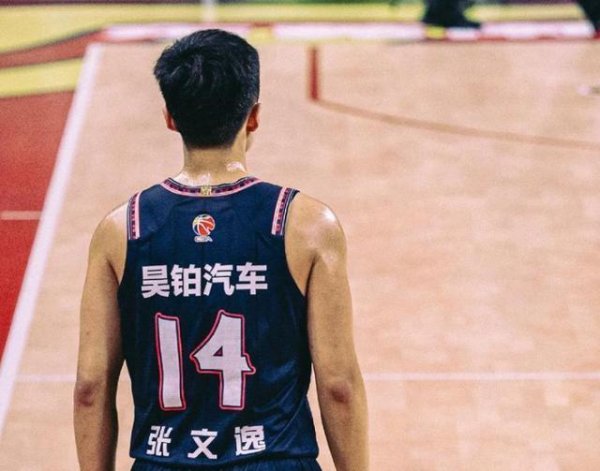 新宝策略 广东92-105青岛遭四坏消息！张文逸李文昊没法看，内线隐患太大！