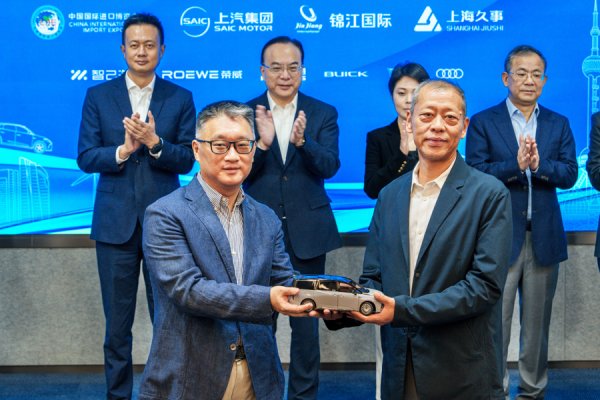 众合资本 上汽向进博会交付750辆“政要接待用车”，展现技术创新成果